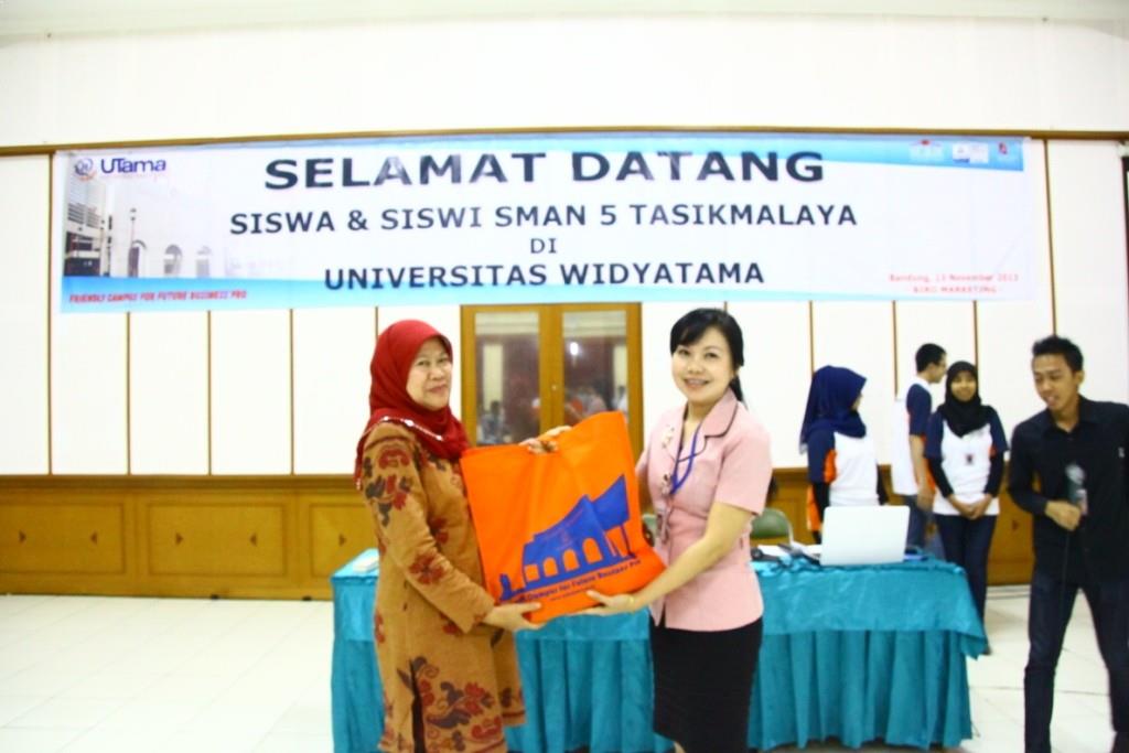 Visit SMAN 5 Tasikmalaya di Universitas Widyatama