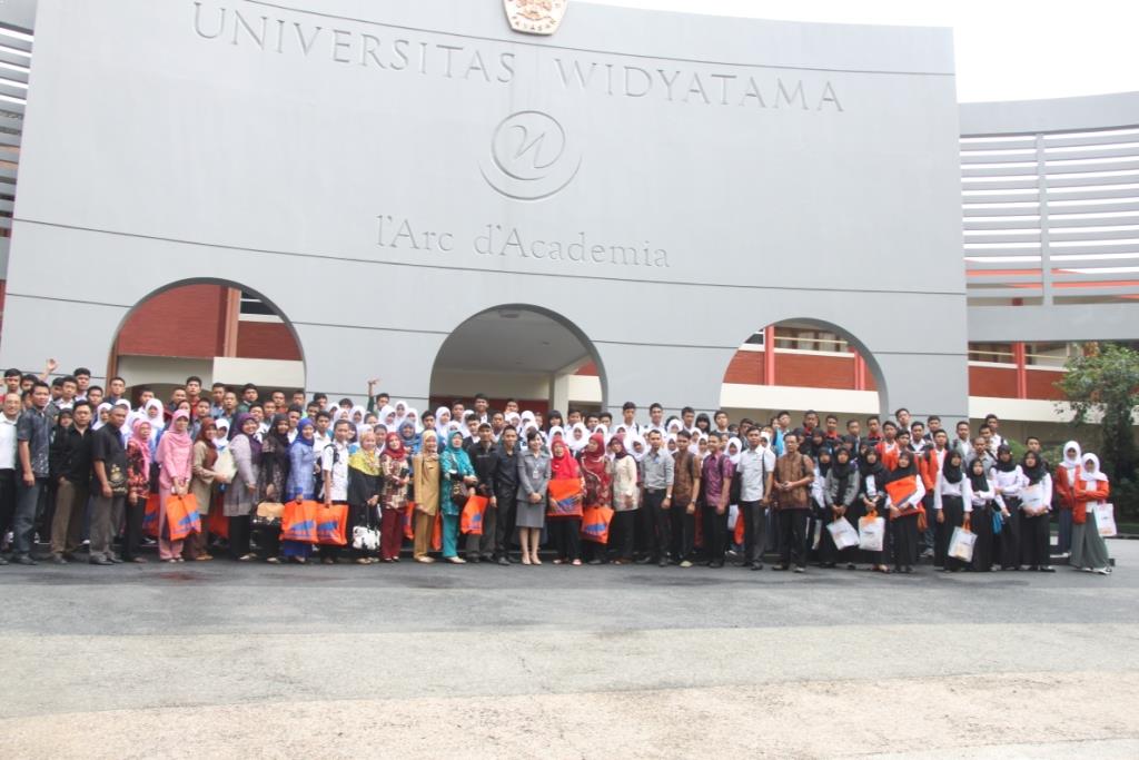 Kunjungan SMK dan MA Sekota Sukabumi di Universitas Widyatama