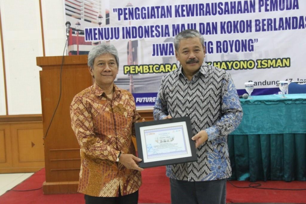 Kuliah Umum Bapak Hayono Isman di Universitas Widyatama