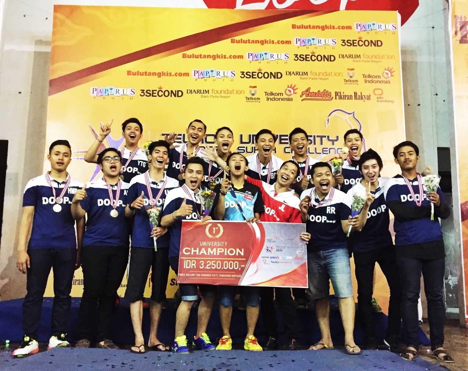 Juara I UKB - Tim Bulutangkis Raih Juara 1 Telkom Engineering Badminton Super Challenge 2015