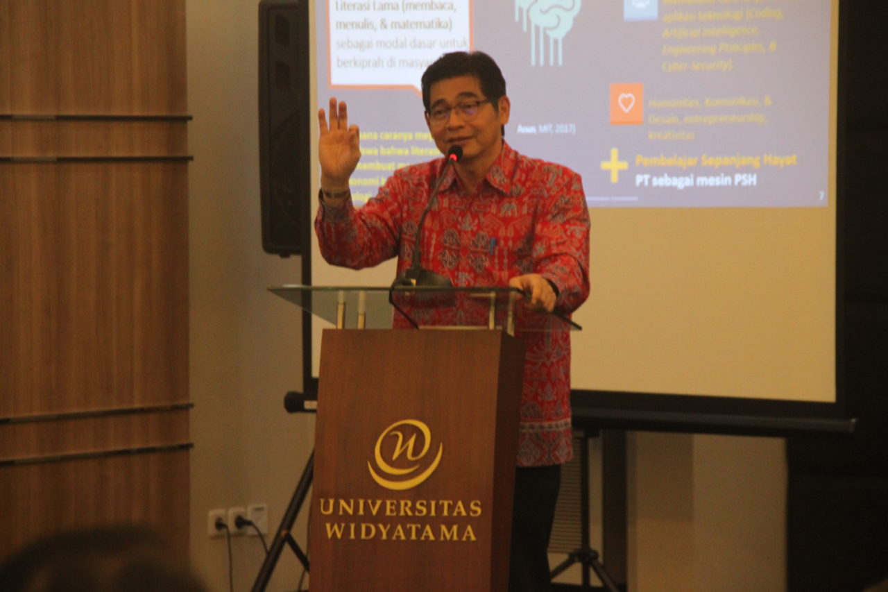 The Director General of Learning and Student Affairs Gives Public Lectures at Widyatama University