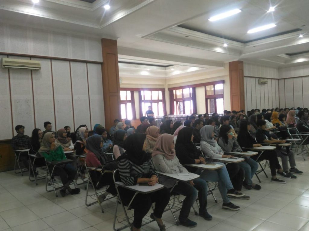 Economy Faculty of Widyatama University Holds Sharing & Counseling "Accounting Is Fun"