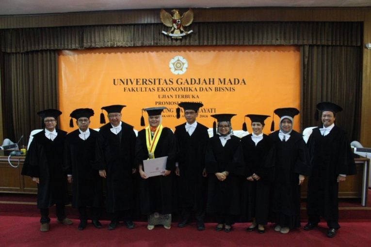Doktor Neneung - Neuneung Ratna Hayati - Dosen Universitas Widyatama Bandung yang Meraih Gelar Doktor di UGM