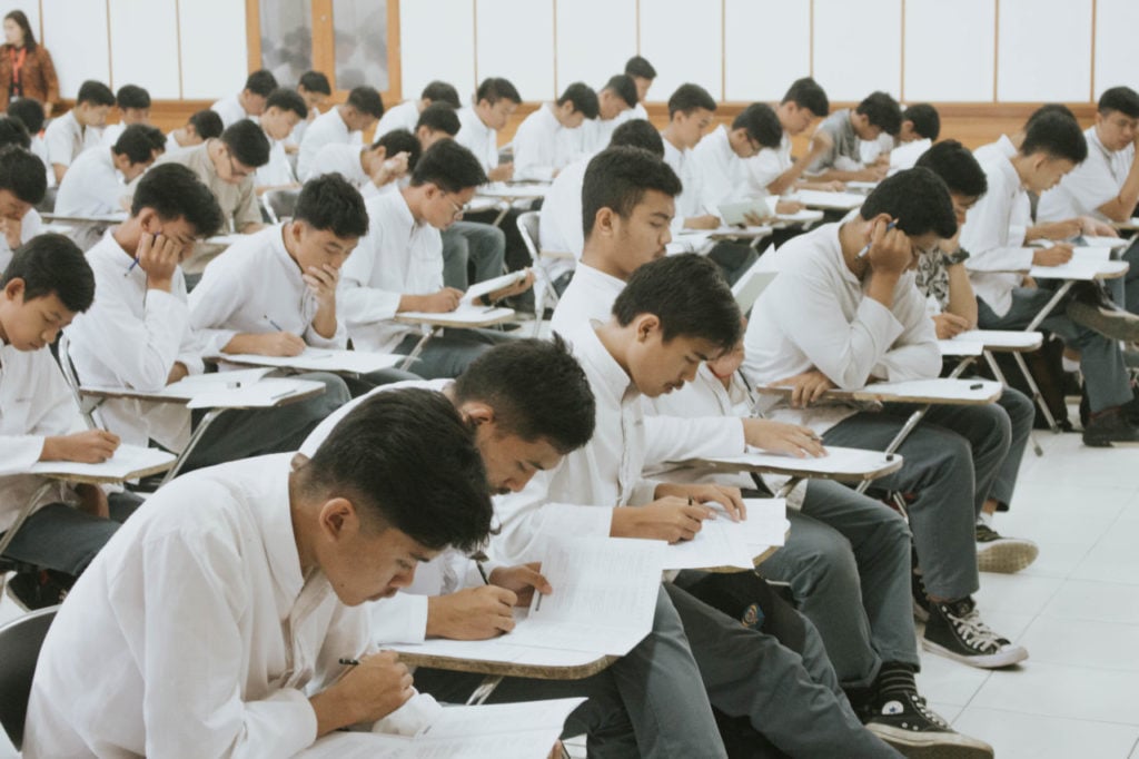Hundreds of Vocational High School 5 Students take the TOEFL test