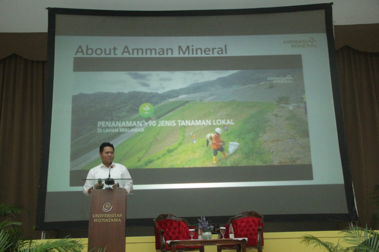 The President Director of PT Amman Mineral Nusa Tenggara (PT AMNT), Rachmat Makassau, gave a public lecture to hundreds of students at Widyatama University