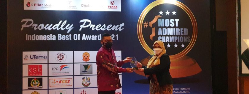 Dinilai Banyak Melakukan Inovasi Rektor dan Ketua Yayasan Widyatama Diberi Penghargaan “Indonesia Most Admired Education 2021”