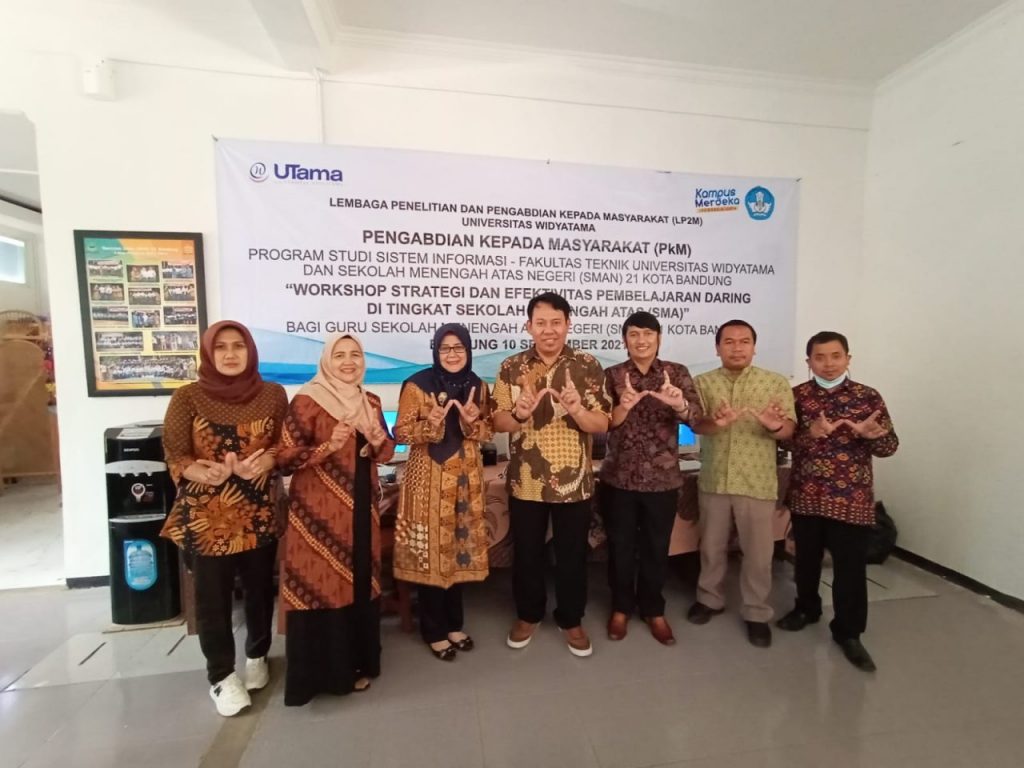 Di SMAN 21 Kota Bandung Prodi Sistem Informasi UTama Bagikan Trik Agar Pembelajaran Daring Optimal dan Menarik