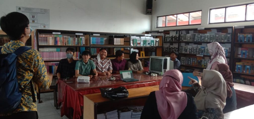 WhatsApp Image 2022 08 15 at 9.48.13 AM 1 1024x480 - SMKN 8 Bandung Merasakan Manfaat Program “Digital Library” Dosen dan Mahasiswa Perpustakaan & Sains Informasi UTama