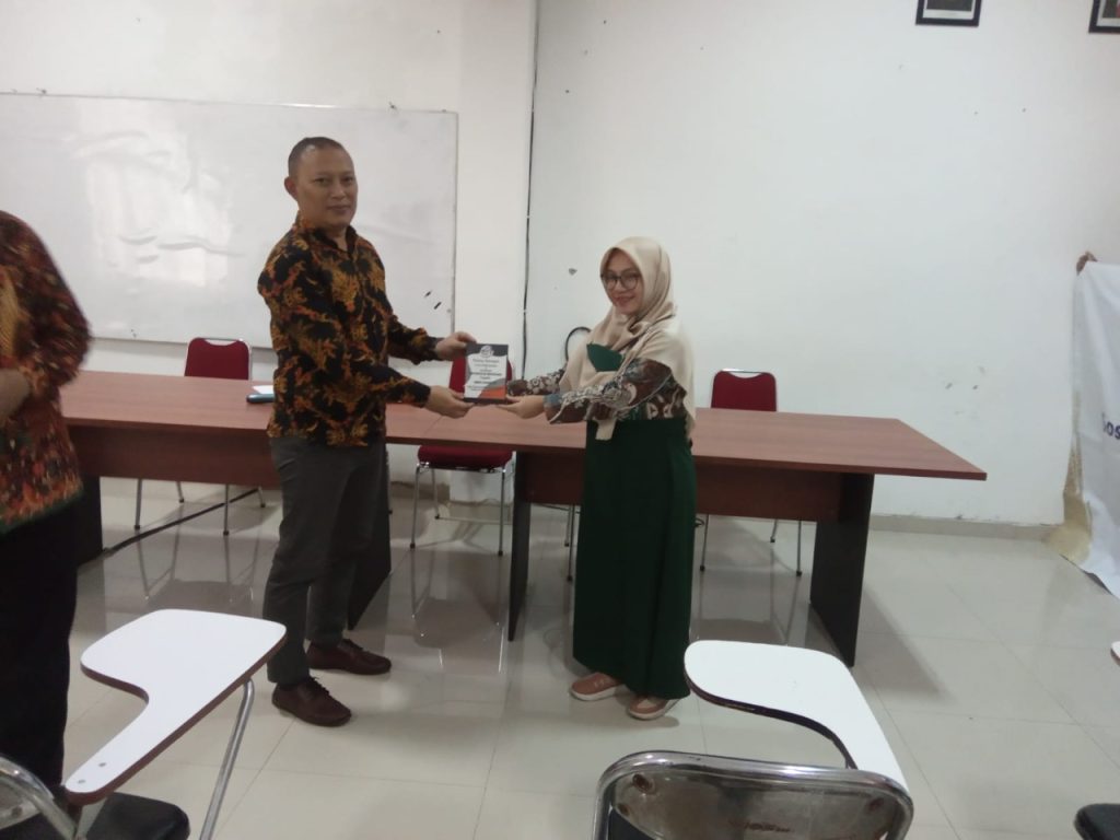 SMKN 8 Bandung Merasakan Manfaat Program “Digital Library” Dosen dan Mahasiswa Perpustakaan & Sains Informasi UTama