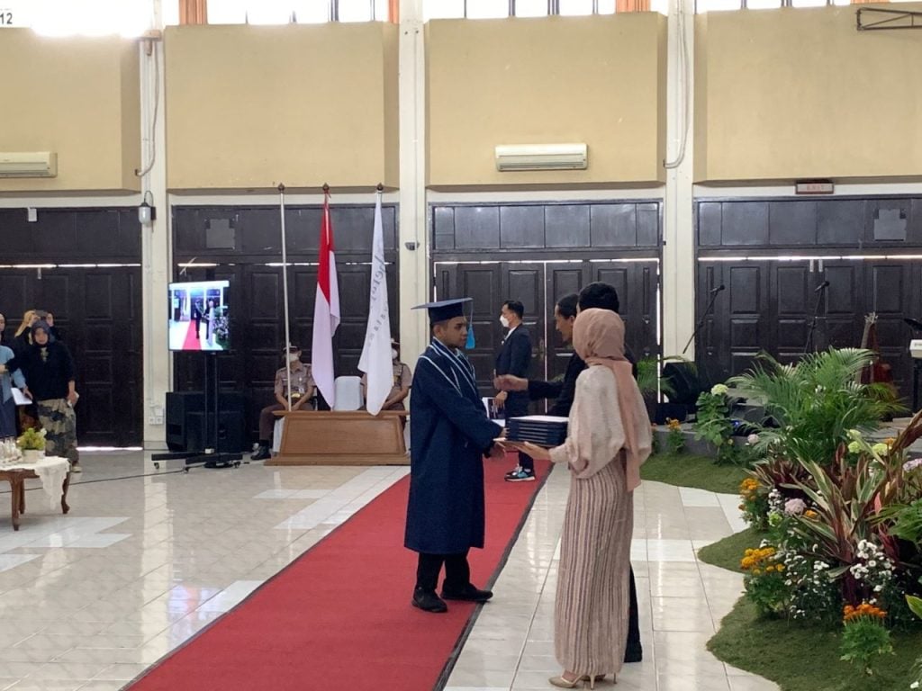 Prosesi Pelantikan Wisudawan
