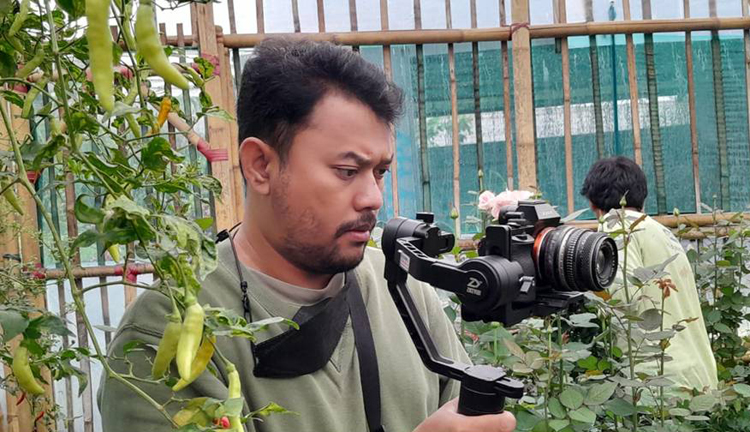 004 Foto Tim PkM - Prodi Multimedia Universitas Widyatama Bantu Bikin Video Profil Pelaku UMKM Desa Karyawangi Kabupaten Bandung Barat