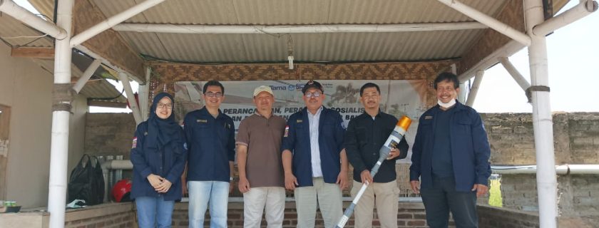Abdimas Teknik Mesin UTama Beri Bantuan Alat Sensor Banjir Bagi Warga Komplek Kinaraga Regency