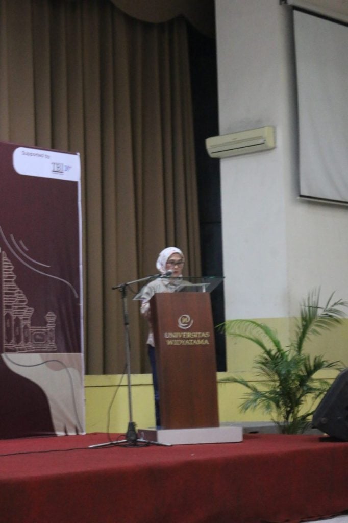 Ida Zuraida, S.S., M.Pd. saat memberi sambutan