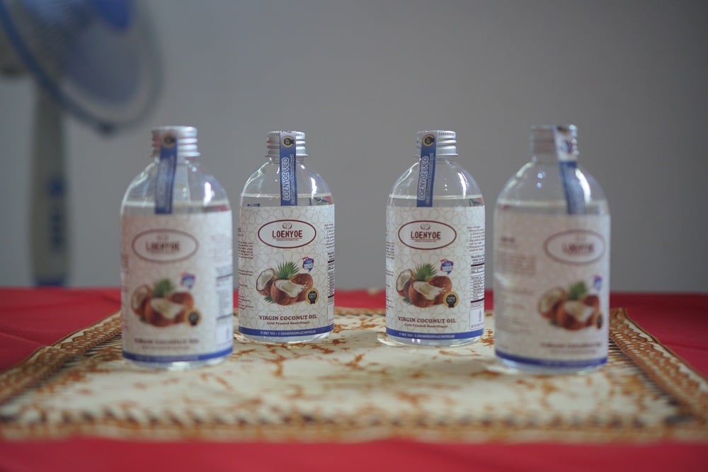 LOENYOE (Virgin Coconut Oil) Produk Kolaborasi Mahasiswa UTama, Mahasiswa Universitas Pertiwi dan Warga Desa Nagrak