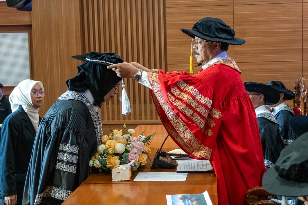 Prof Sri Astuti resmi dikukuhkan menjadi Guru Besar Universitas Widyatama Bidang Hospitality Industry and Tourism