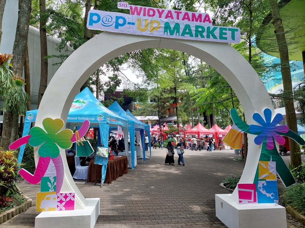 Suasana meriah kewirausahaan mahasiswa Widyatama di Cihampelas Walk